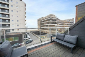 Penthouse apartment with spacious terrace & sea view